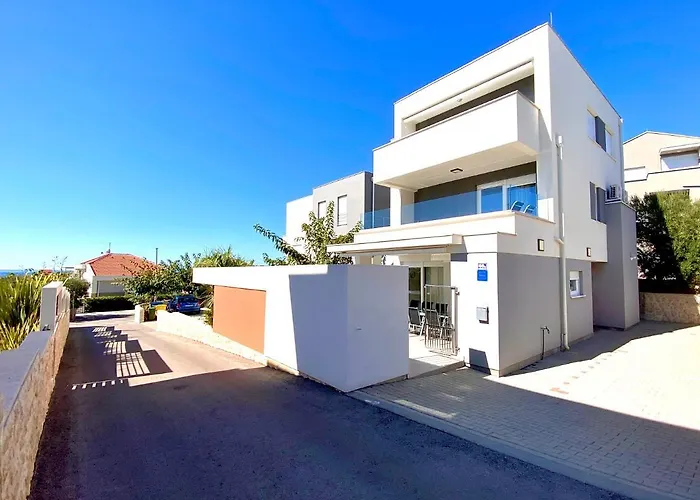 Fantasy View Villa